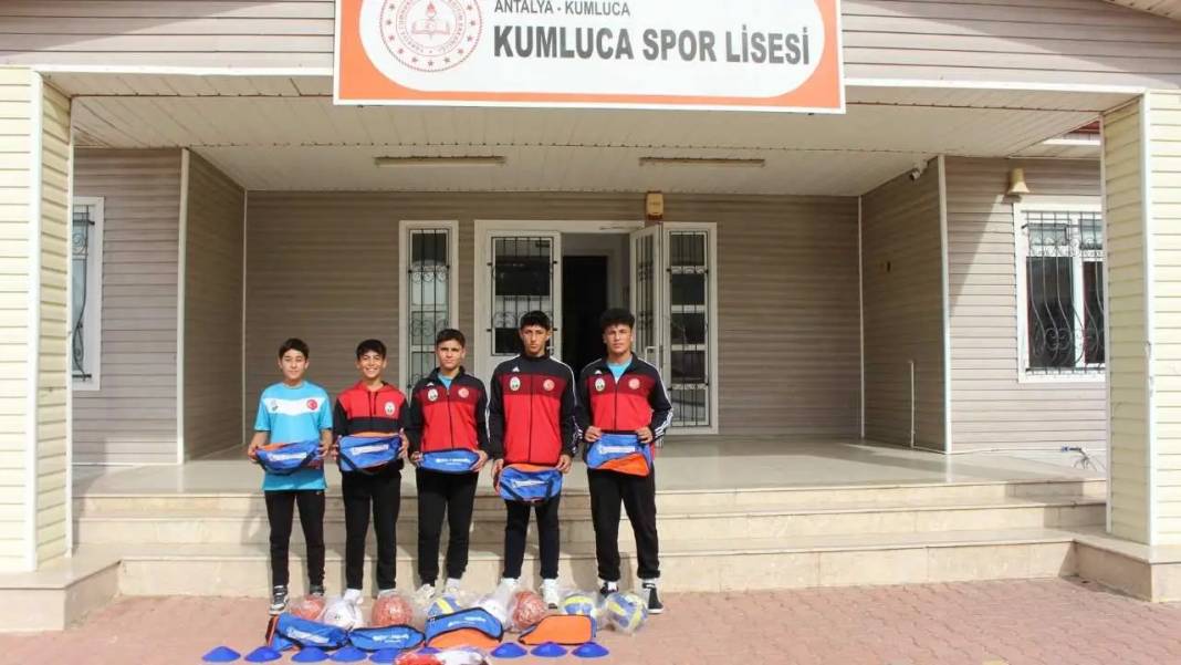 Gazipaşa’dan Kaş’a Sporcu Nesil İçin Anlamlı Adım: Kırsaldaki Okullar Unutulmadı! 2